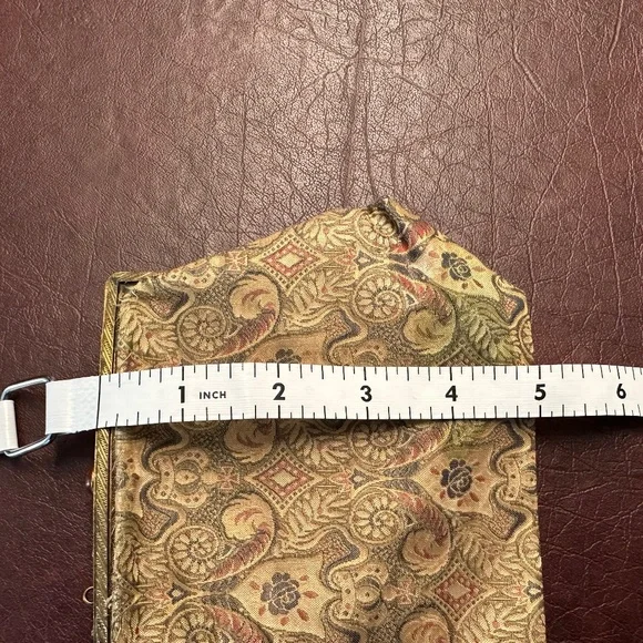 Vintage Beige/cream tapestry clutch handbag. - Picture 4 of 6